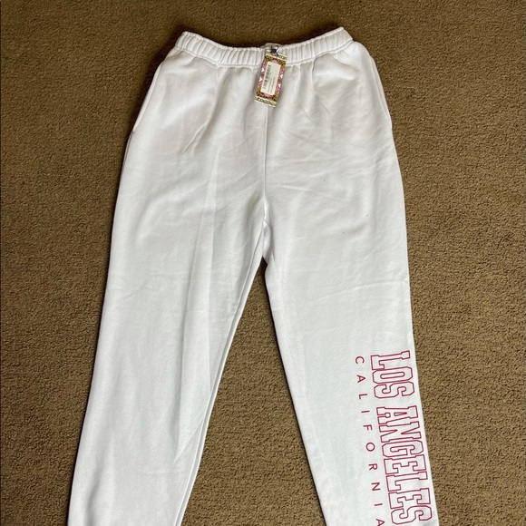 White sweatpants with pockets NWT!! - Picture 5 of 8